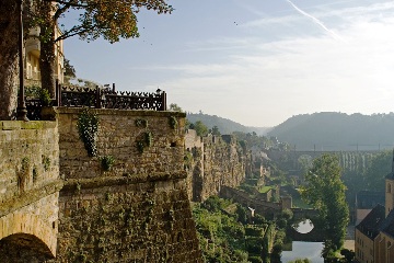 This photo of the Luxembourg City Promenade with the view to the Alzette Valley and corniche was taken by Luxembourg photographer Guido Meyer.